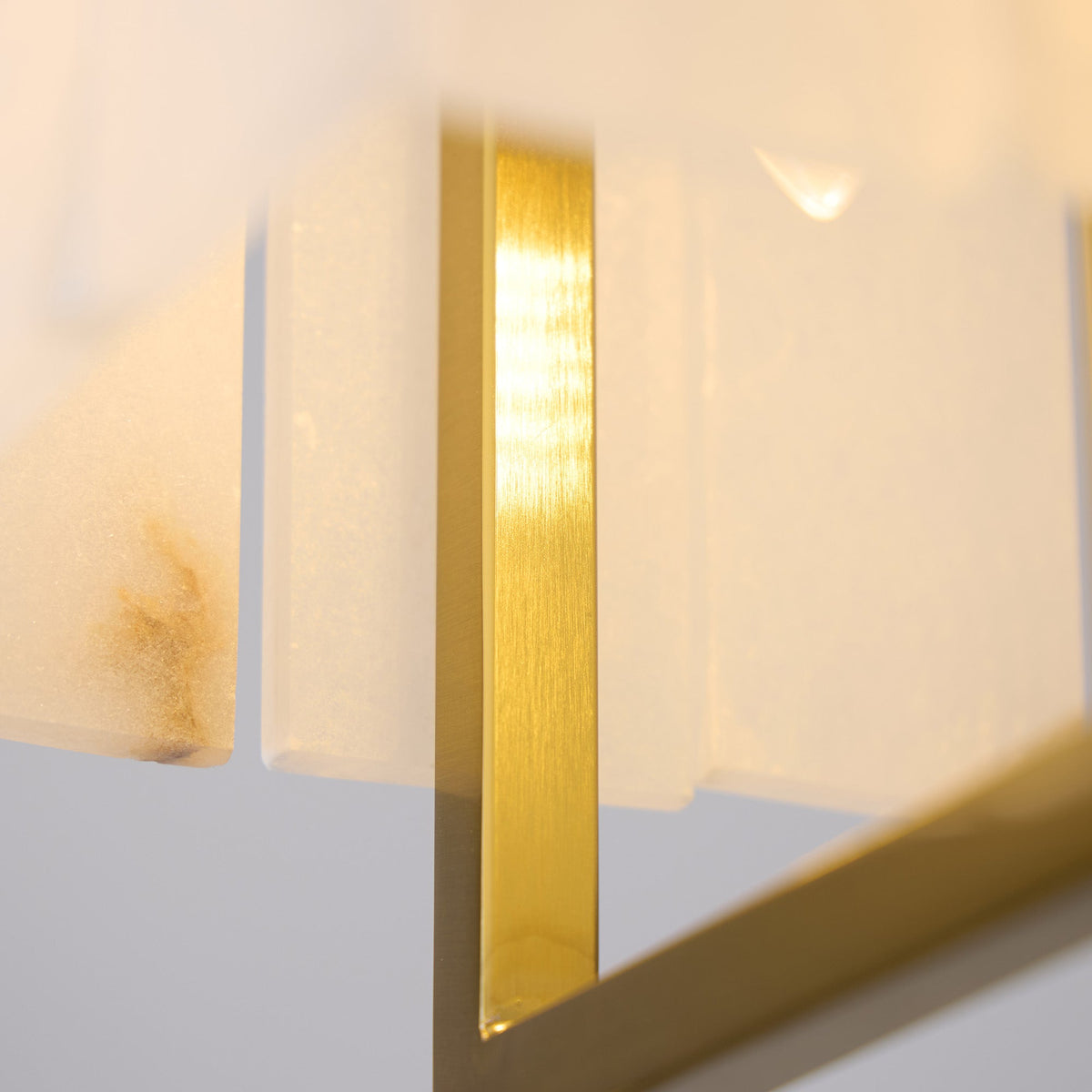 althea-modern-minimalist-brass-alabaster-corridor-frame-details