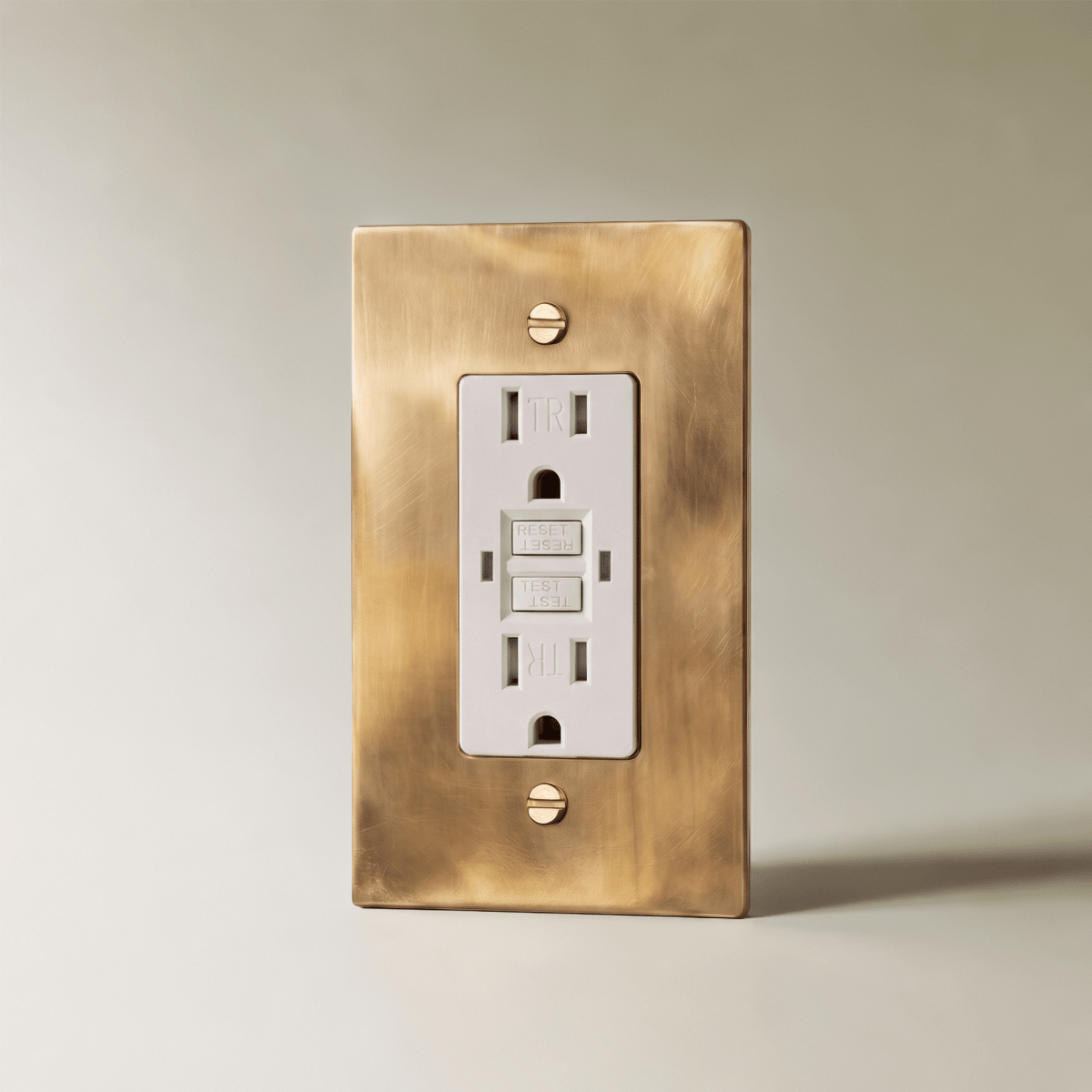 The Unlacquered Brass Outlet — White, 1 Gang, GFCI | CARRA HOME