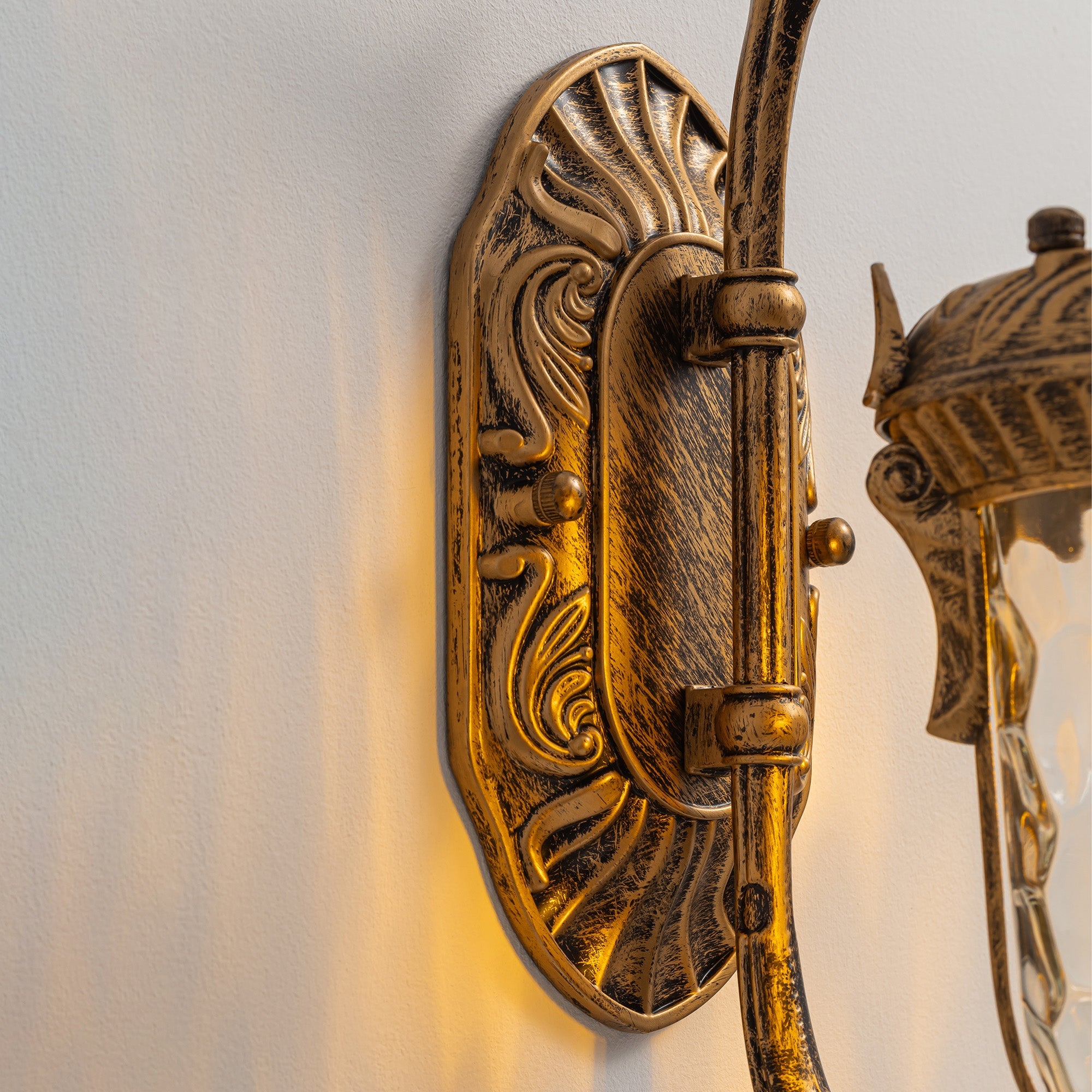 valdoria-vintage-rustic-bronze-aluminum-glass-lantern-hang-details-sofary-20260610